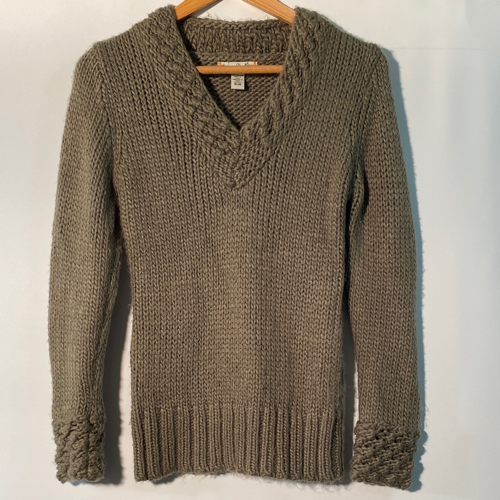 Love Change Elegant Khaki V-Neck Sweater